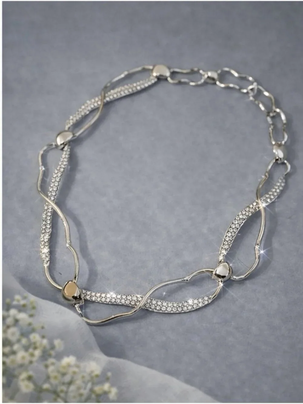 Elegant Silver -Tone Link Choker Necklace with Crystal Accents